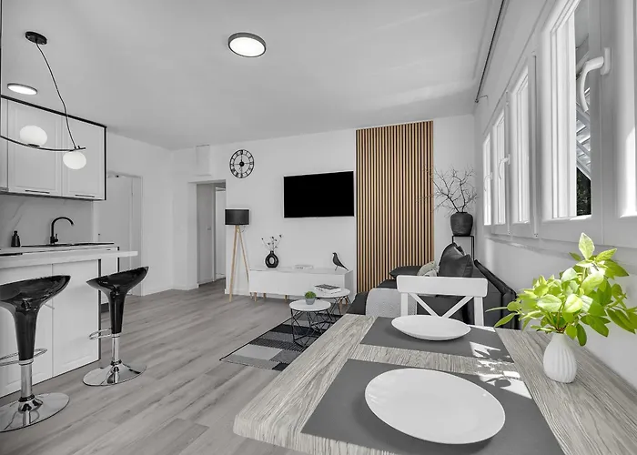 Mediterranean Living 3 *
