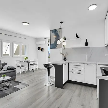 Mediterranean Living 3 * מאקרסקה